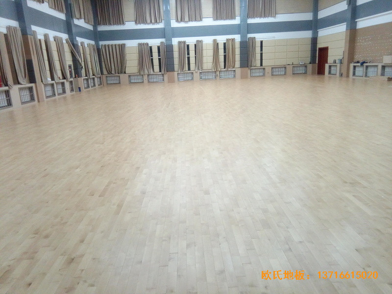 青海省稅務干部學校籃球館運動木地板安裝案例3
